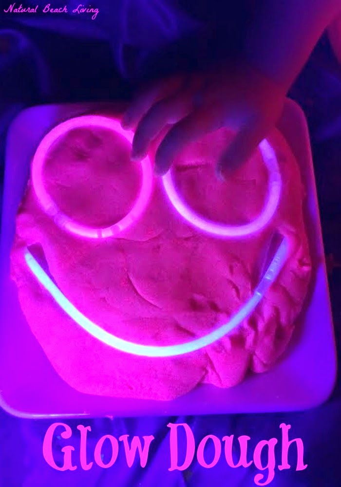 Sensory Play, fluorescent glow dough, easy and homemade play dough. Such a great, fun experience for the kids. 