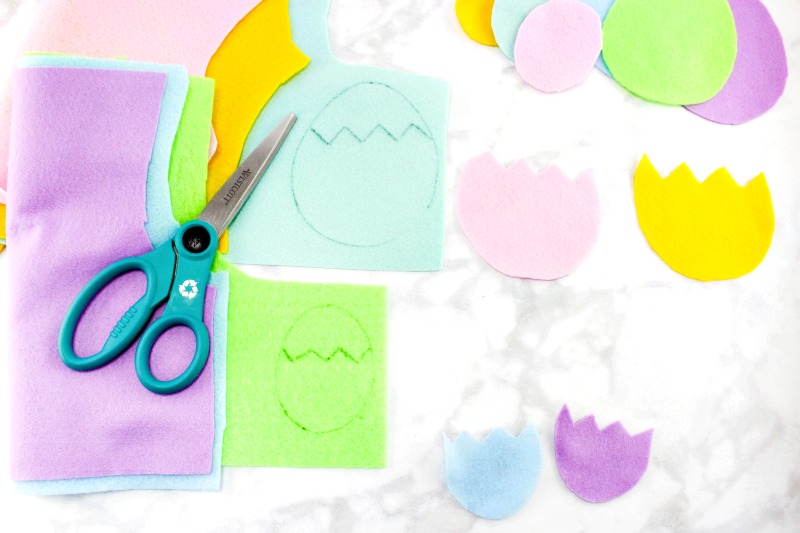 DIY Easter Treat Bags Kids Love, Creative Easter Crafts for Kids, perfect little Easter Egg Treat Bag made of felt, Fun Homemade gift idea for Easter