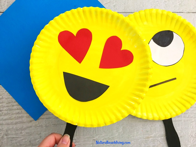 Super Cute Emoji Paper Plate Craft, Emotions Theme, Party Props, Emoji Party Ideas, Great Crafts for kids, Crafts for teens, Set up an Emoji Birthday Party