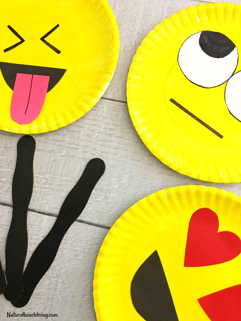 Super Cute Emoji Paper Plate Craft, Emotions Theme, Party Props, Emoji Party Ideas, Great Crafts for kids, Crafts for teens, Set up an Emoji Birthday Party