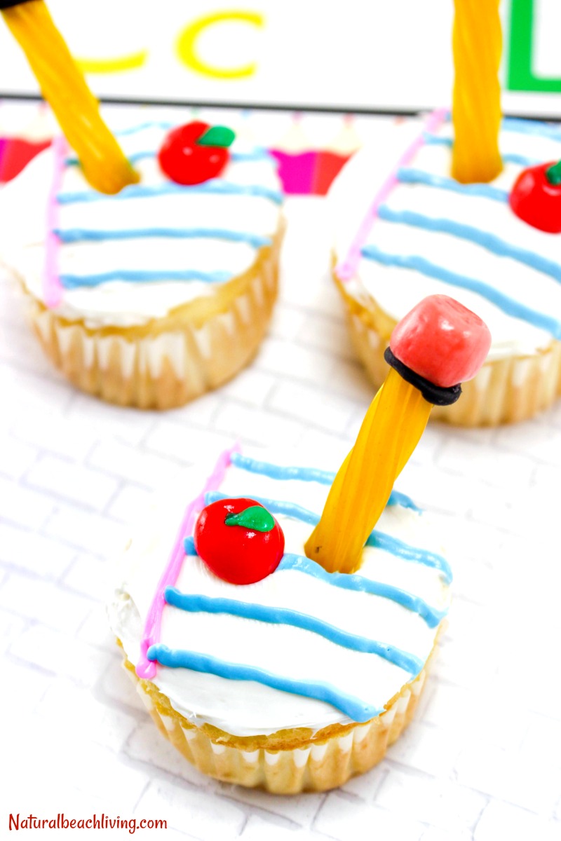 Back to School Cupcakes, School Party Cupcakes, Back to School Party ideas, School Party Food, Bake Sale Cupcakes, School Supplies Dessert for Kids, Yum! 