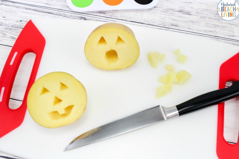 These Potato Stamping Pumpkins are so cute and make a perfect Halloween craft for toddlers and preschoolers, Easy Preschool Jack o Lantern Craft or Potato Stamping Art for Toddlers and Preschool. Fall Preschool Activity for Fine Motor Skills and Crafting Fun 