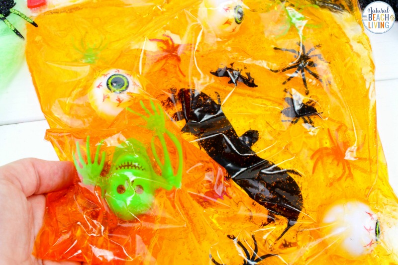 An easy Halloween Sensory Bag, Sensory play for babies, toddlers and preschoolers, How to Make Halloween Sensory Bags, Mess Free Halloween Sensory Activities for exploring senses.
