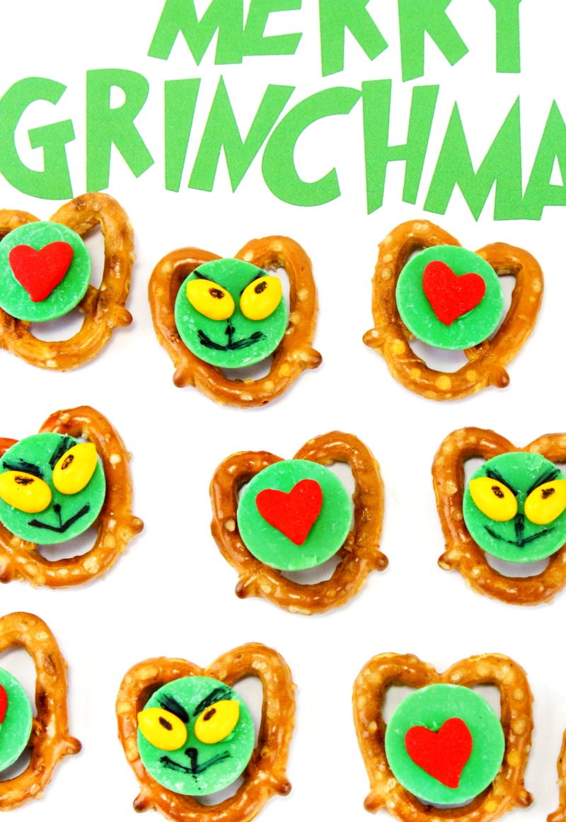 Grinch Christmas Treats, Grinch Pretzels, Grinch Snacks, Grinch Party Food Ideas, Serve these up for a Grinch Party, an afternoon snack for kids, or take them to your neighborhood Christmas party for everyone to snack on. These delicious Grinch Pretzels are a bite-size treat everyone wants to eat. 