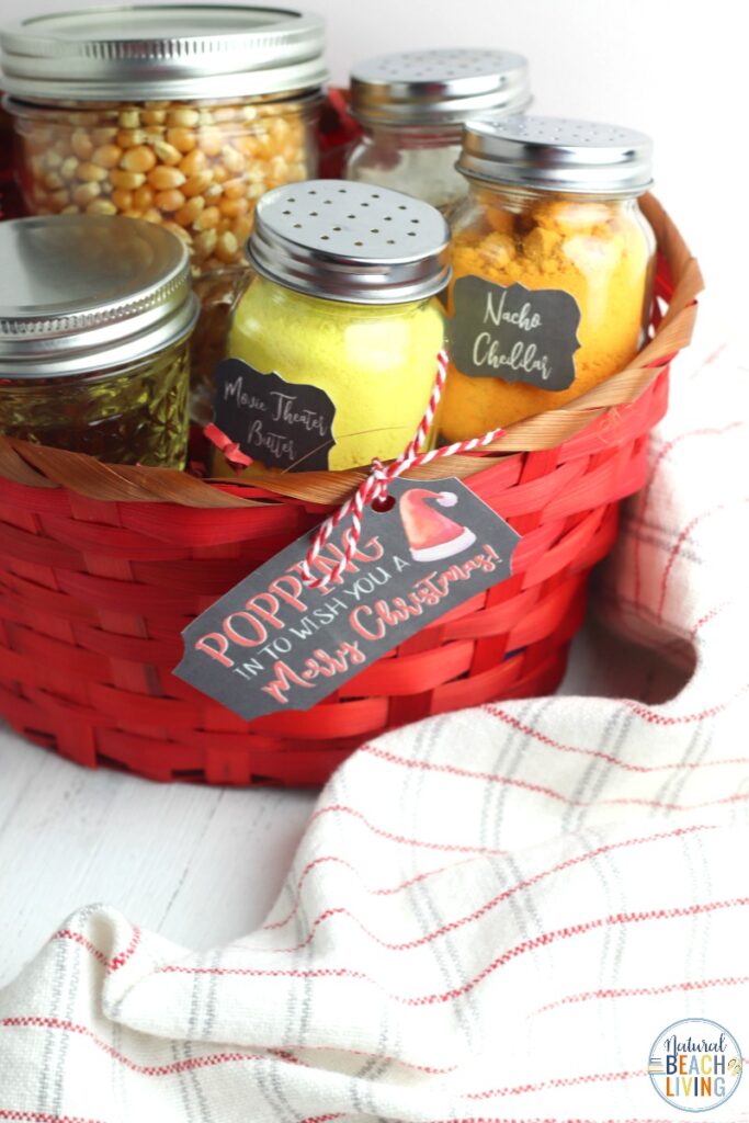 This Popcorn DIY Christmas Gift Basket is such an awesome homemade gift idea! Everyone loves popcorn and this gift gives your friends a fun movie night gift idea. The Free Popcorn Labels make Creative Christmas gifts so cute! Make up a DIY Popcorn Gift Basket with this Homemade Christmas Gift Idea. DIY Christmas Gifts, DIY gift baskets, Cheap homemade gift basket ideas for kids and adults. 