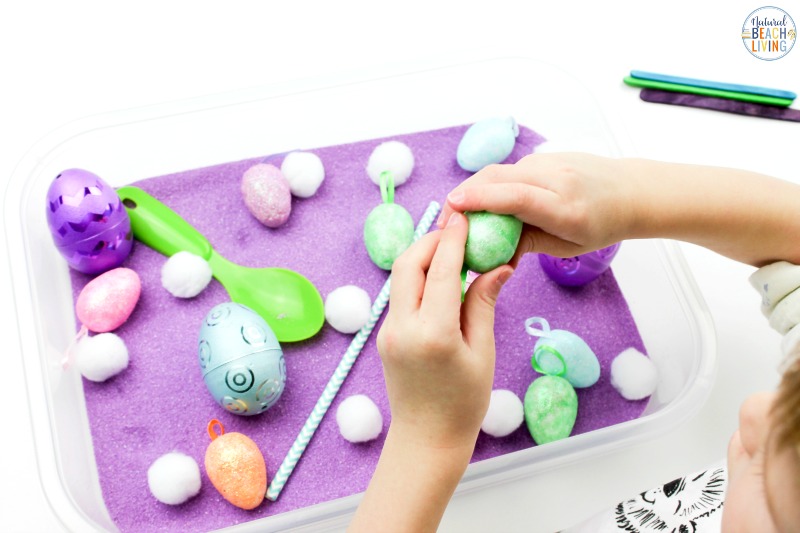 This Easy Spring Sensory Bin is a lot of fun for toddlers and Preschoolers. It's a great spring activity for kids to use their senses to explore and learn. It only takes a few simple supplies to set up this sensory activity for spring. 